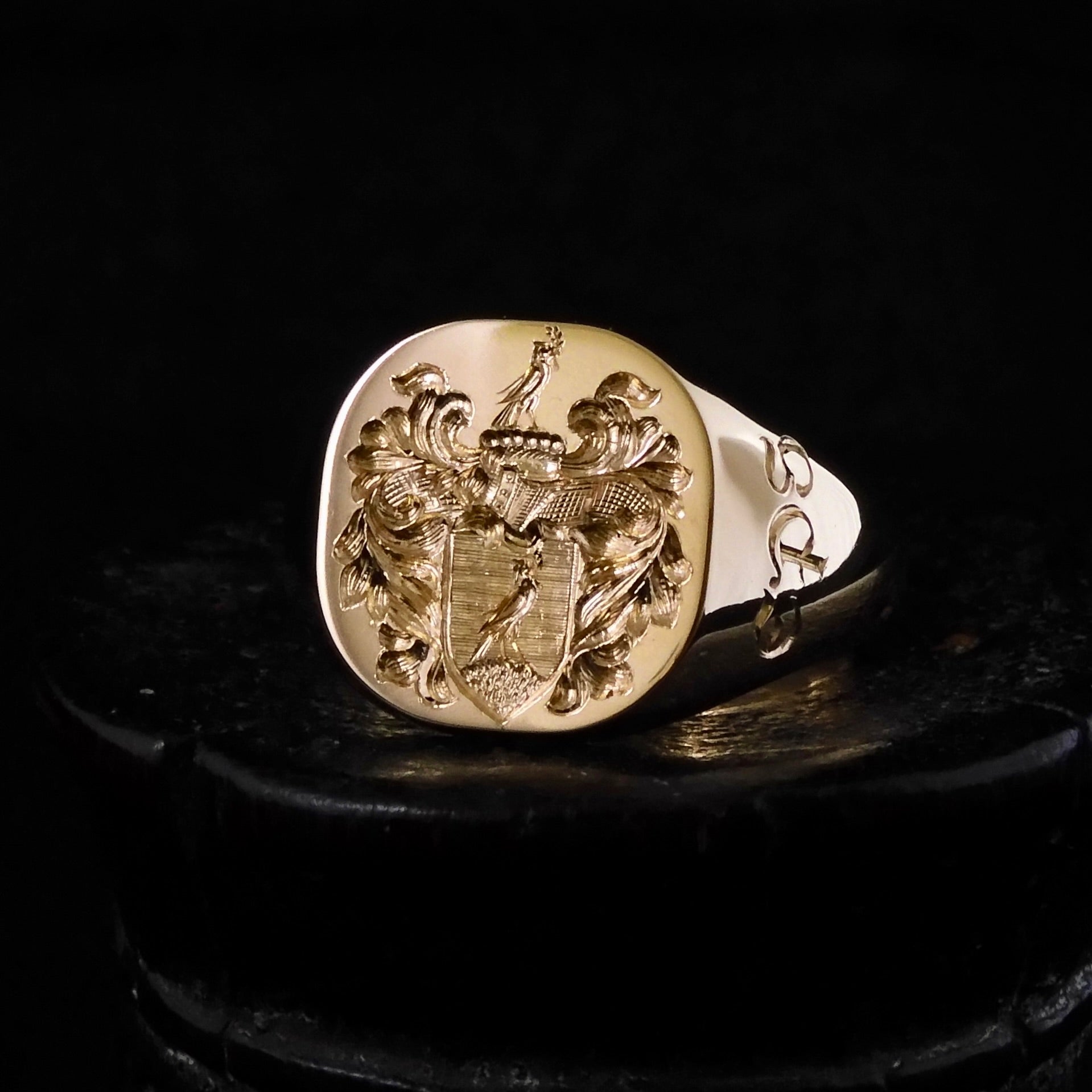 Family Coat of Arms Seal Engraved 16mm x 16mm - 18 Carat Yellow Gold Signet Ring