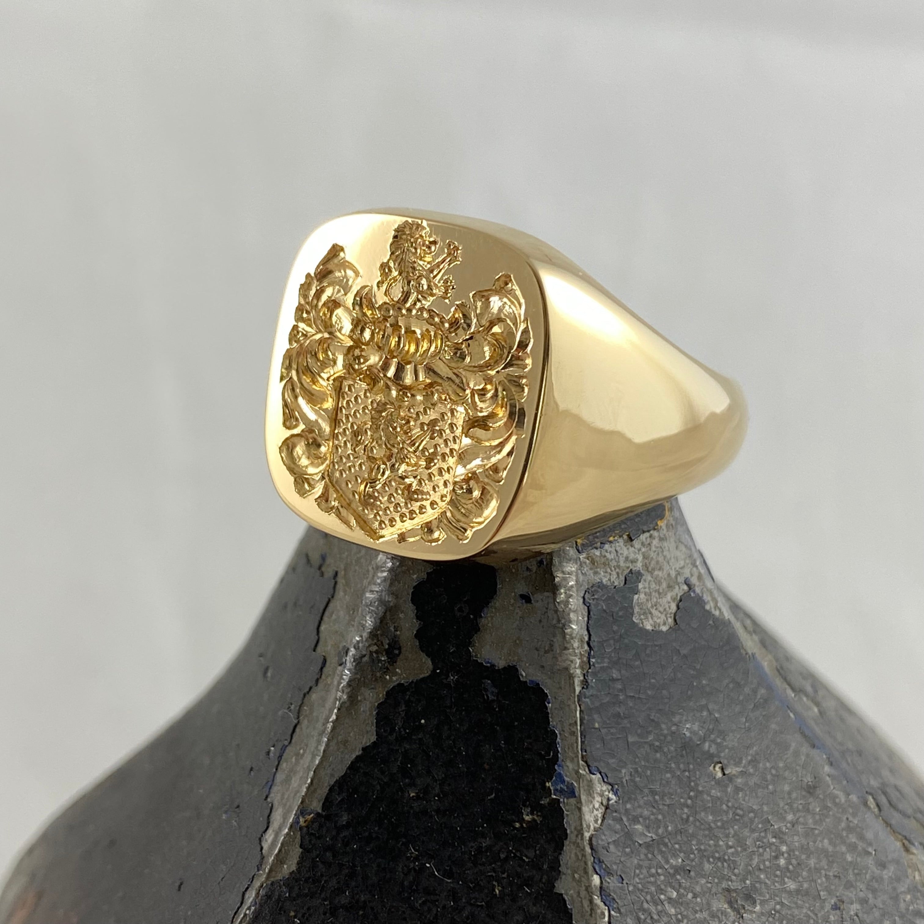 Family Coat of Arms Seal Engraved 16mm x 16mm - 18 Carat Yellow Gold Signet Ring