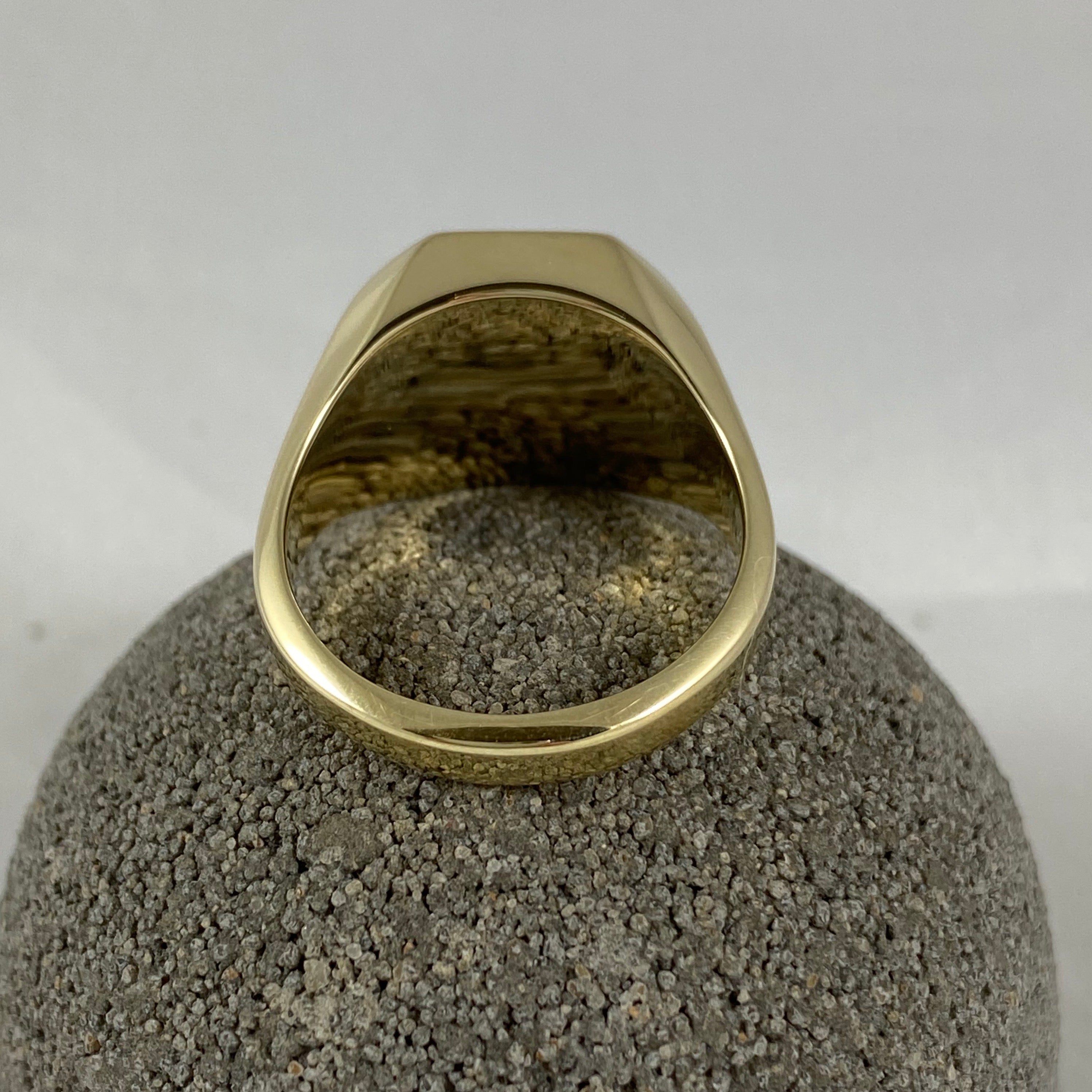 Seal Engraved Black/White Agate Custom Made 16mm x 14mm - 9 Carat Yellow Gold Signet Ring
