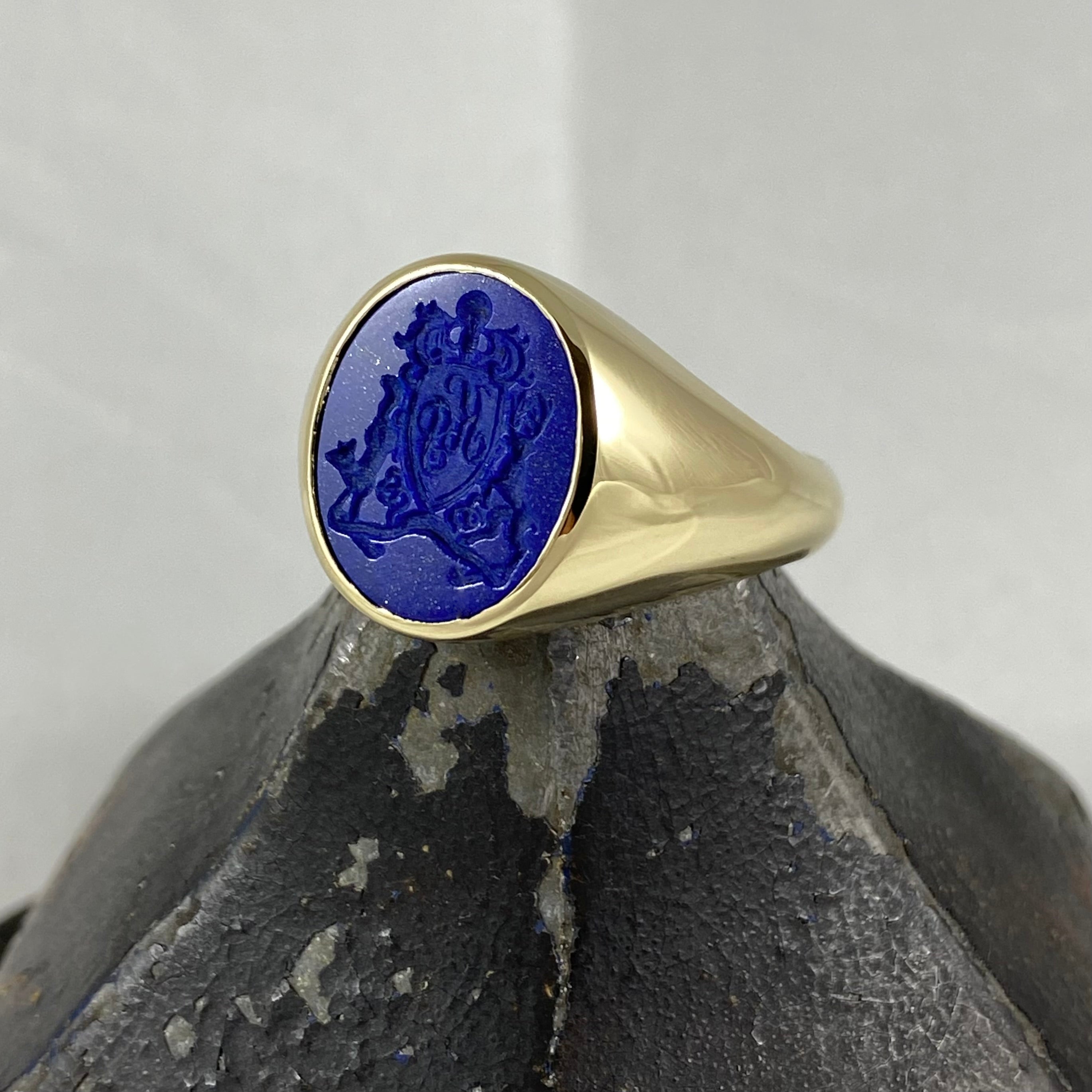 Seal Engraved Lapis Lazuli Coat of Arms - 9 Carat Yellow Gold Signet Ring
