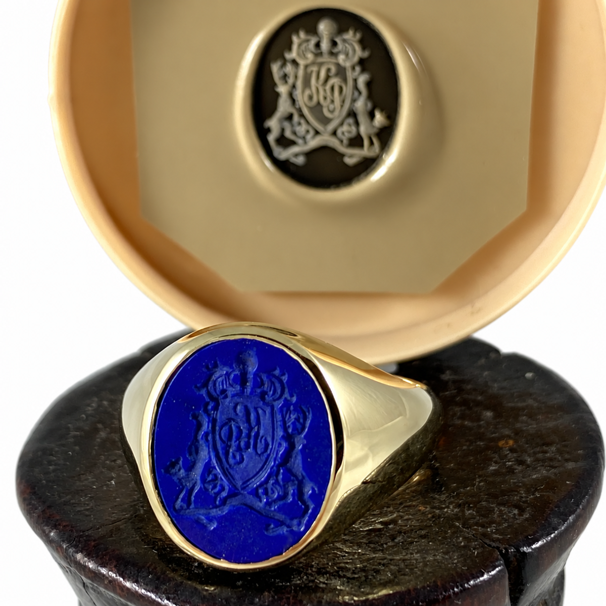 Seal Engraved Lapis Lazuli Coat of Arms - 9 Carat Yellow Gold Signet Ring