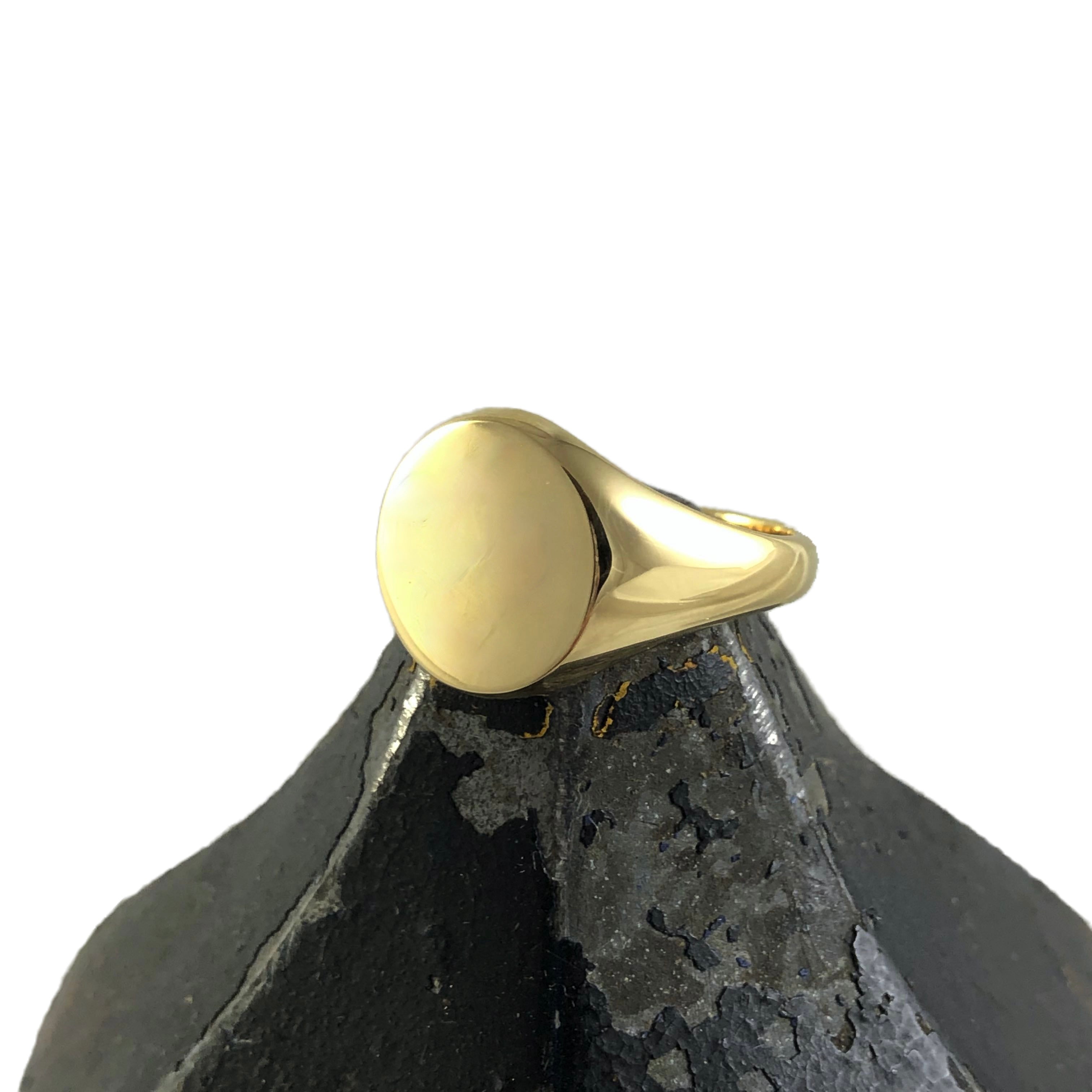 Round 11mm - 18 Carat Yellow Gold Signet Ring