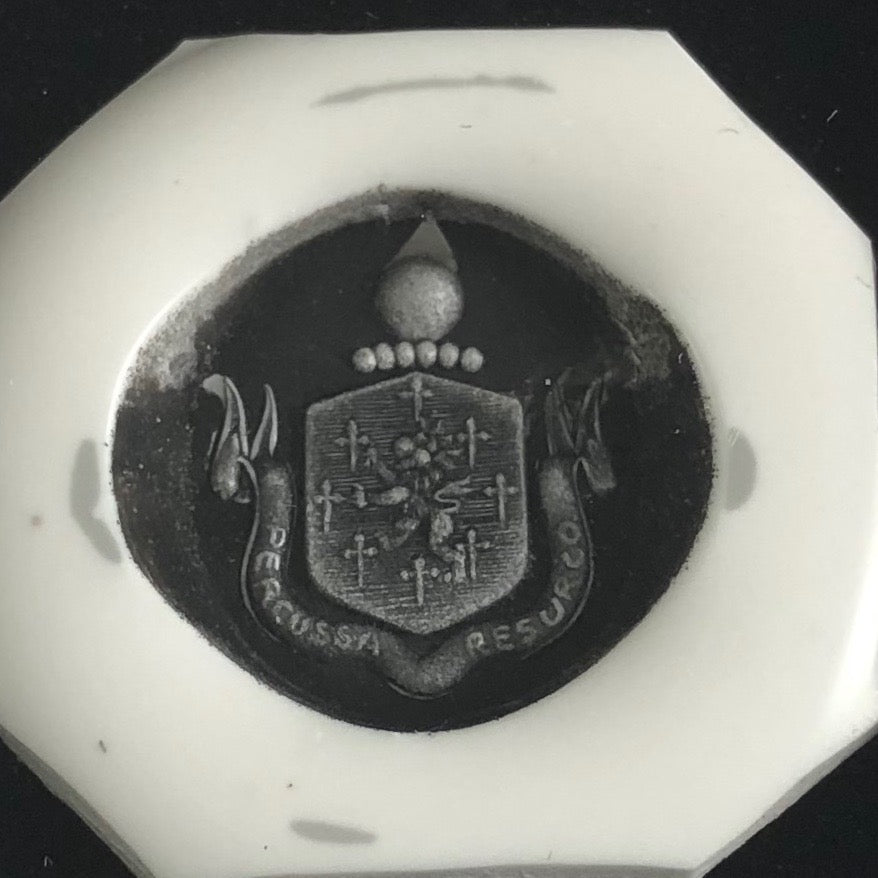 Family Coat of Arms Seal Engraved 16mm x 13mm Oval - 18 Carat Yellow Gold Signet Ring