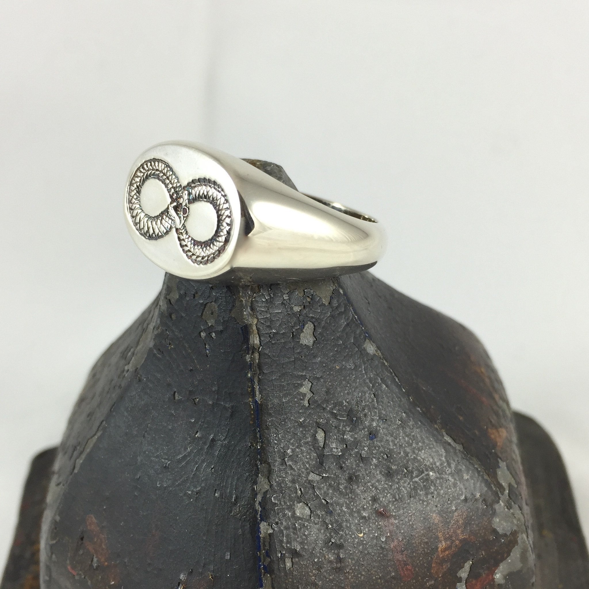 Your Design Oblong 18mm x 13mm - 9 Carat White Gold Signet Ring