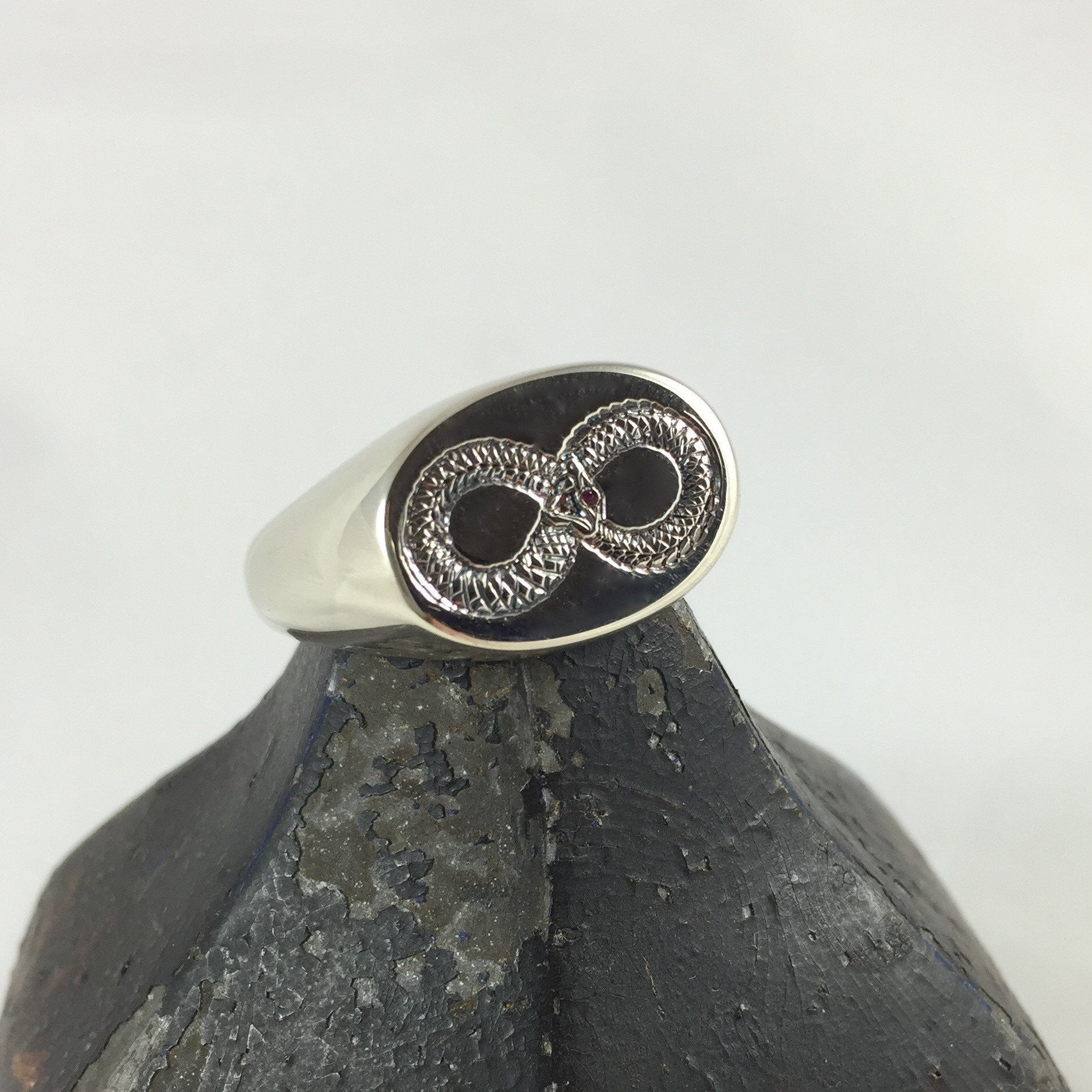 Your Design Oblong 18mm x 13mm - 9 Carat White Gold Signet Ring