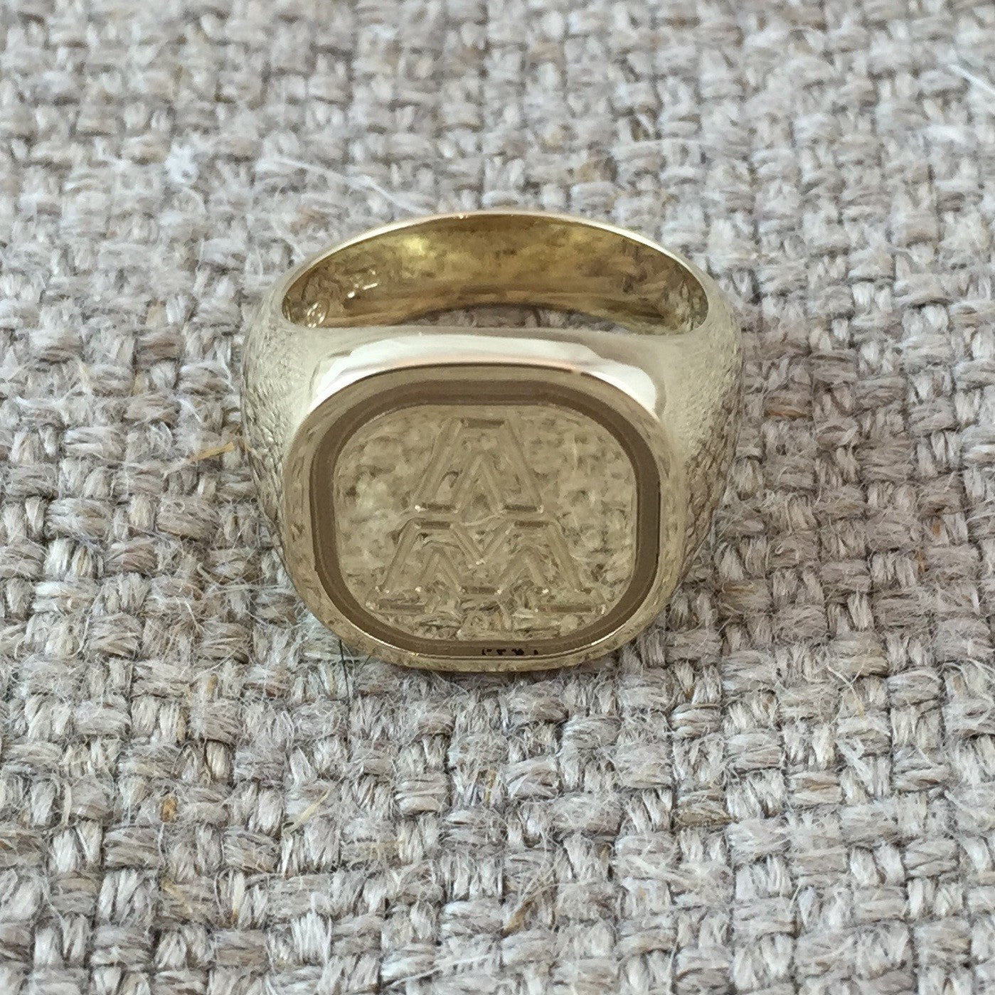 1 Initial Engraved 16mm x 16mm - 9 Carat Yellow Gold Signet Ring