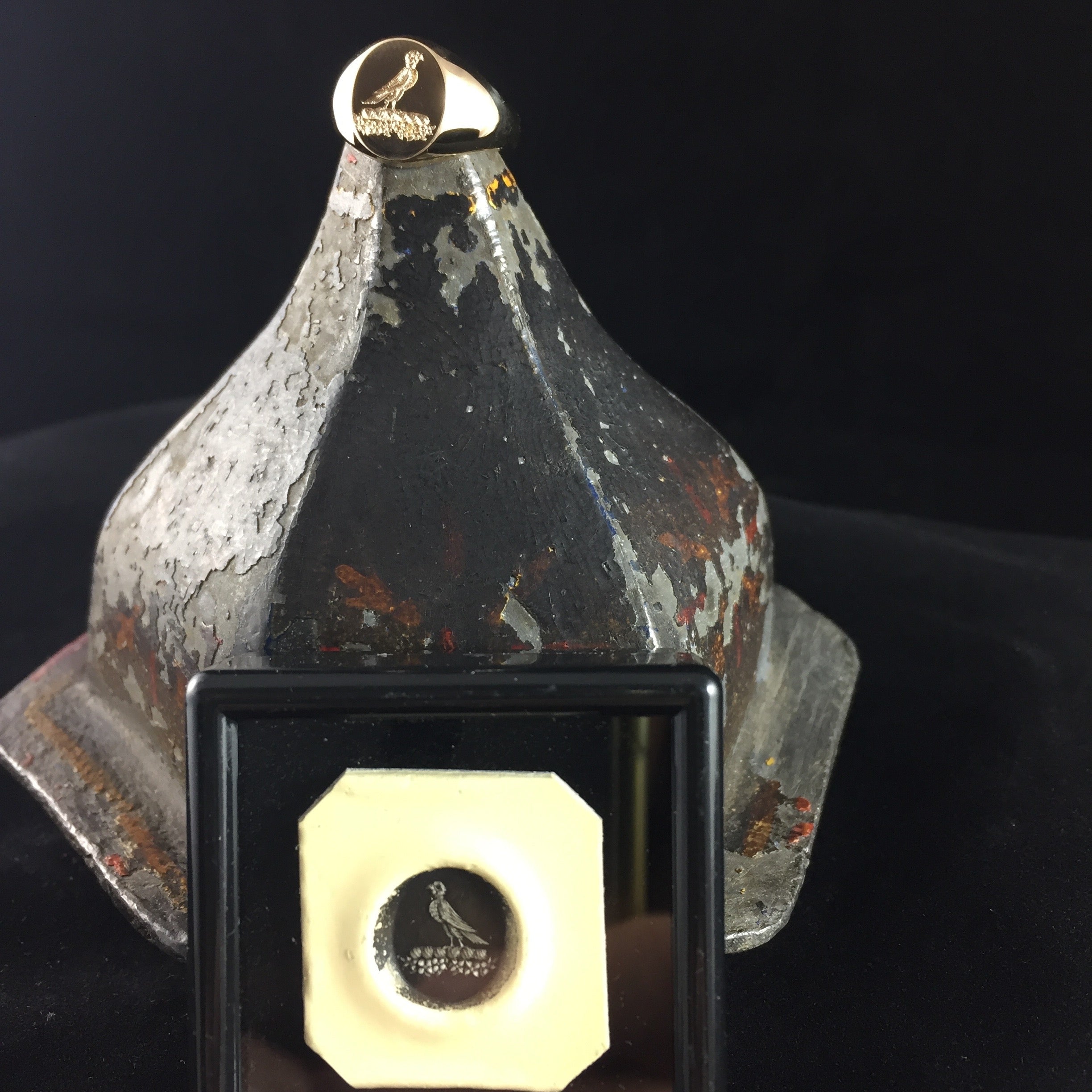 Family Crest Seal Engraved 11mm x 9mm - 9 Carat Yellow Gold Signet Ring