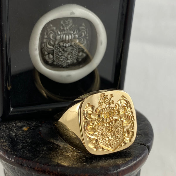 Family Coat of Arms Seal Engraved 16mm x 16mm  -  18 Carat Yellow Gold Signet Ring