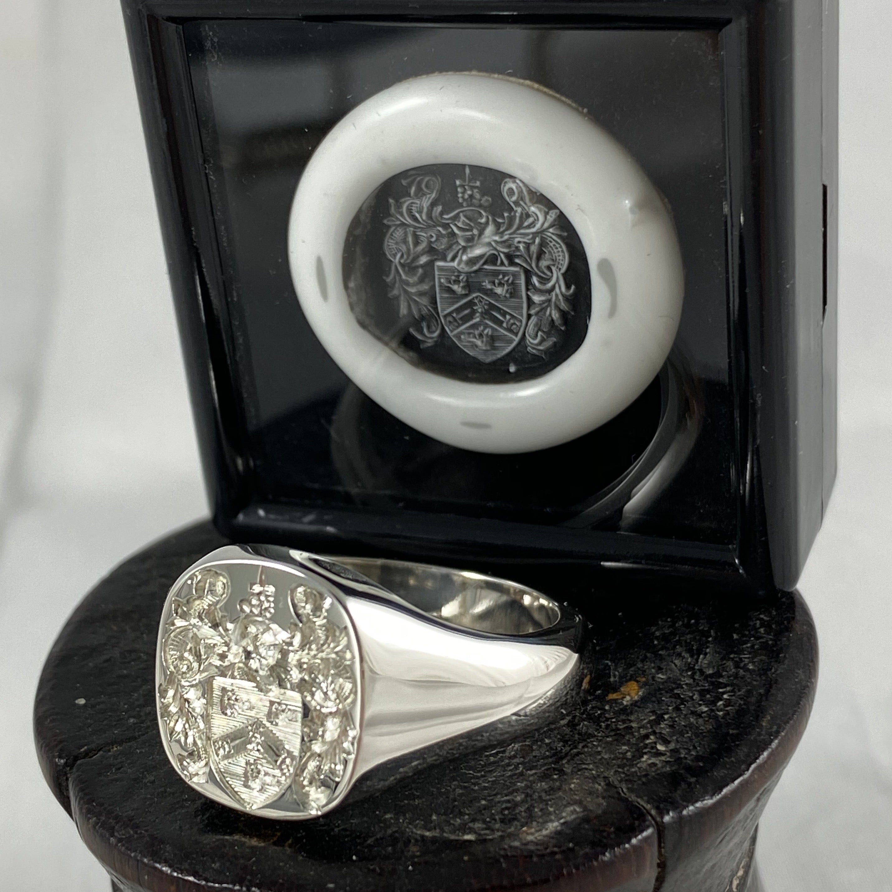 Sterling silver signet ring – Cobbler rd