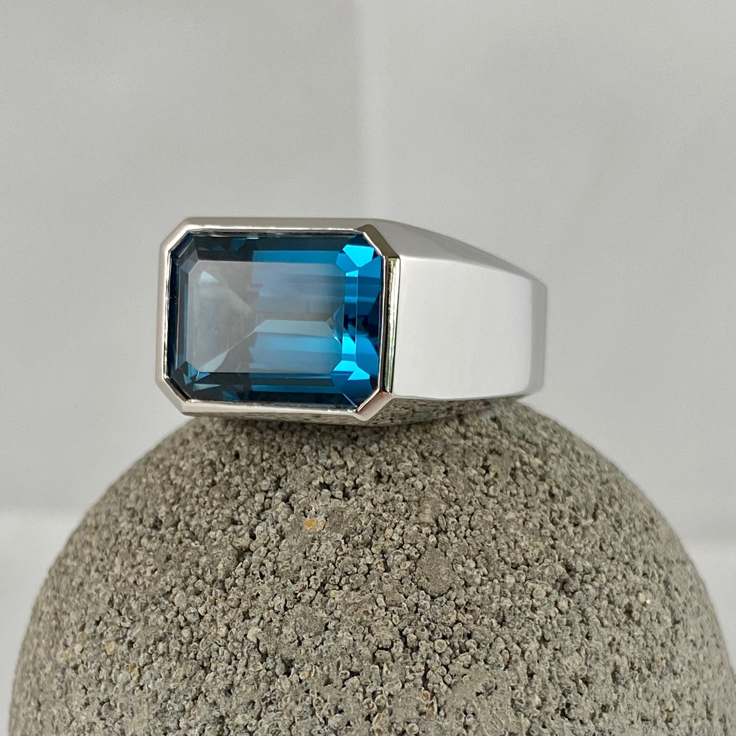 Round Platinum-Plated Blue Topaz Mens Ring – Gems And Jewels