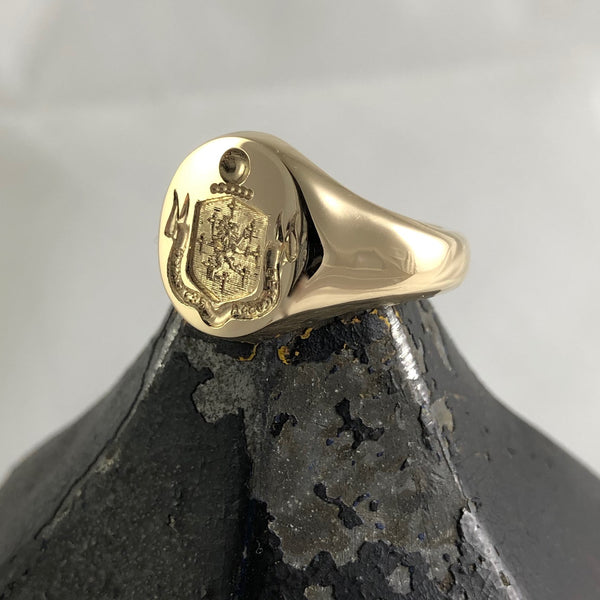 Family Coat of Arms Seal Engraved 16mm x 13mm Oval -  18 Carat Yellow Gold Signet Ring
