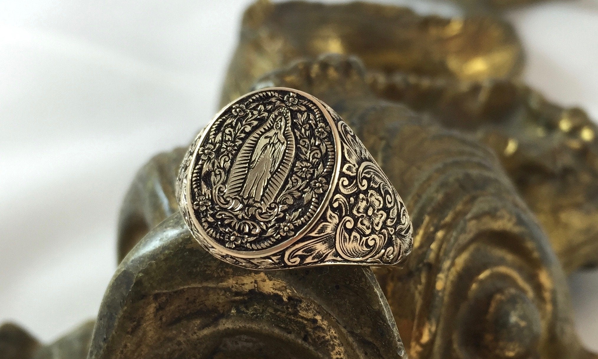 Roma Mother of Pearl Signet Ring